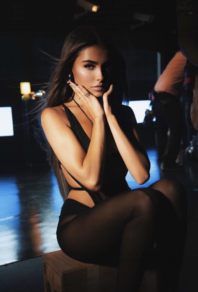 madisoncharts's tweet photo. .@madisonbeer’s “Baby” will officially impact US pop radio on September 15. https://t.co/o9bTmj8g0Z