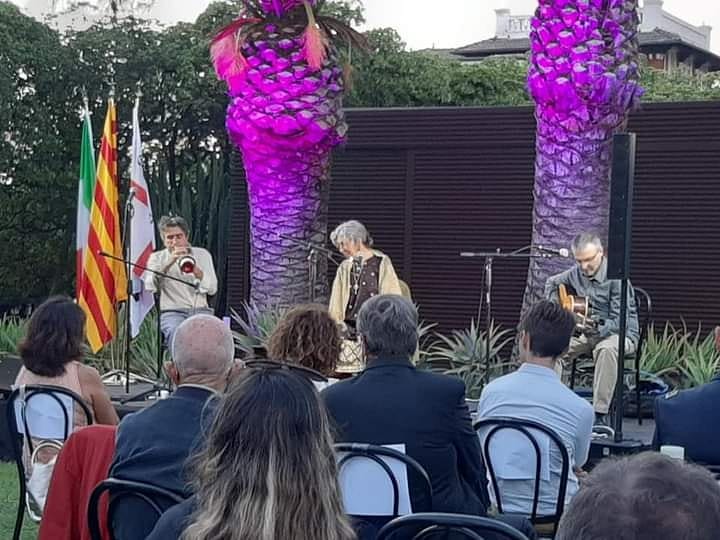 PLAlguer's tweet photo. Participem a la celebració de la Diada de Catalunya organitzada de Delegació del Govern a Itàlia. Ofici de l'Alguer

Concert del grup Ester Formosa i Elva Lutza https://t.co/sGPKAccu5J