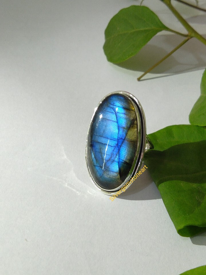 PriyaSh91439018's tweet photo. Natural Labradorite Ring
Buy At
https://t.co/BjtMZWFbS7
#labradoritering #labradoritejewelry #925silverring #labradoritesilverring #silverlabradoritering #giftforher #bluestonering #healingring #eengagementring #midiring #giftideas #wife #usa #uk #germany #australia #bohoring https://t.co/7YGylYFkme