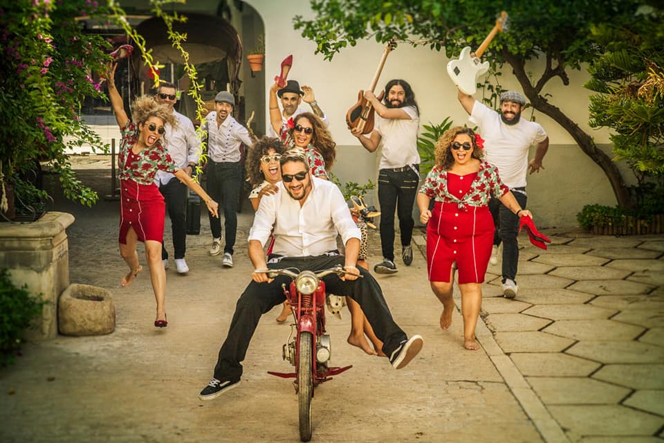 C100vegasaltas's tweet photo. El grupo @AmapolasBand
 presenta este sábado, 19 de septiembre, a las 21.00 horas, en el Anfiteatro "Parque de las Albercas" de Don Benito, su primer disco grabado en estudio.
Aforo limitado. https://t.co/KCzR0xLo73