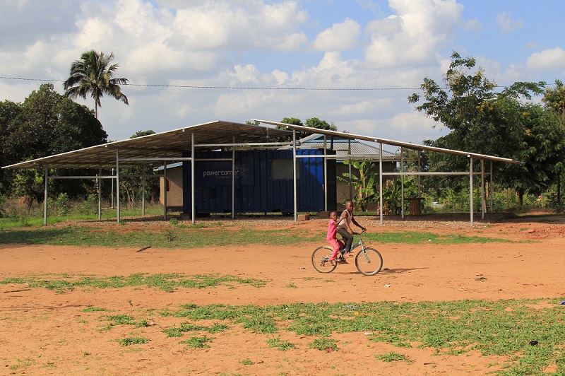 Sunrise_Kat's tweet photo. An @ENGIEgroup #PowerCorner customer in #Tanzania told the @60_decibels #research team: “I feel like now I am moving into the future. I can now watch news on TV and buy advanced appliances for my house.”
#minigrid #energy #impact
(photo: ENGIE) - @AfricaMDA member https://t.co/1G2z0YDJ5D