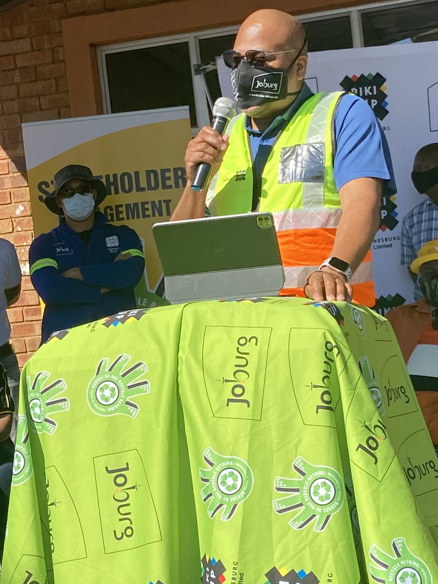 CleanerJoburg's tweet photo. Great work from Midrand Depot for making todays rollout possible in Ivory Part,Rabie Ridge,Commercial & Mayibuye. As well as to all supporting entities. #WeServer #WorkTogether #KleenaJoburg @mphomoerane @CityofJoburgZA @JoburgMPD @JoburgParksZoo @JHBWater https://t.co/Q7dmFGP4k7