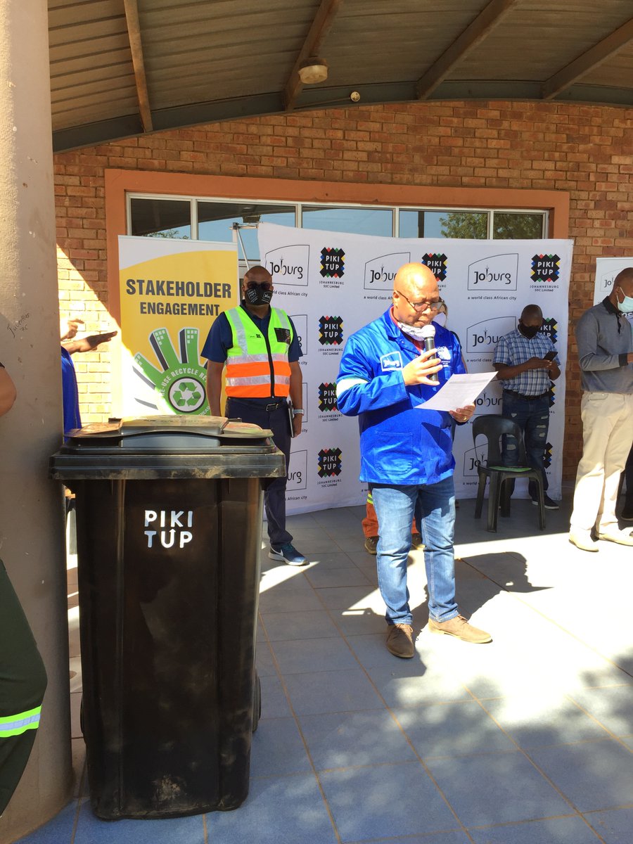 CleanerJoburg's tweet photo. Great work from Midrand Depot for making todays rollout possible in Ivory Part,Rabie Ridge,Commercial & Mayibuye. As well as to all supporting entities. #WeServer #WorkTogether #KleenaJoburg @mphomoerane @CityofJoburgZA @JoburgMPD @JoburgParksZoo @JHBWater https://t.co/Q7dmFGP4k7