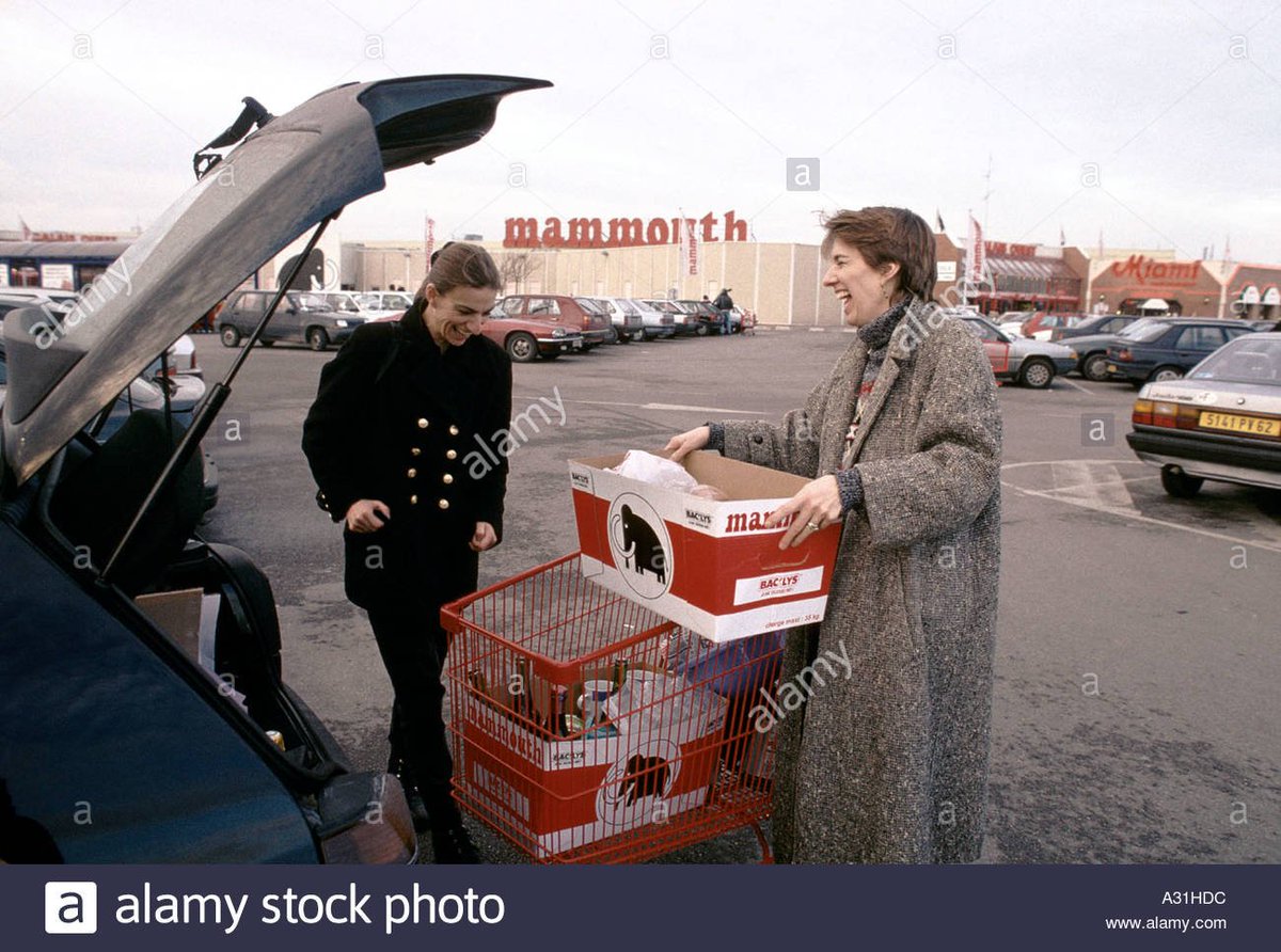 saiyanhajime's tweet image. visiting France in the 90s starter pack