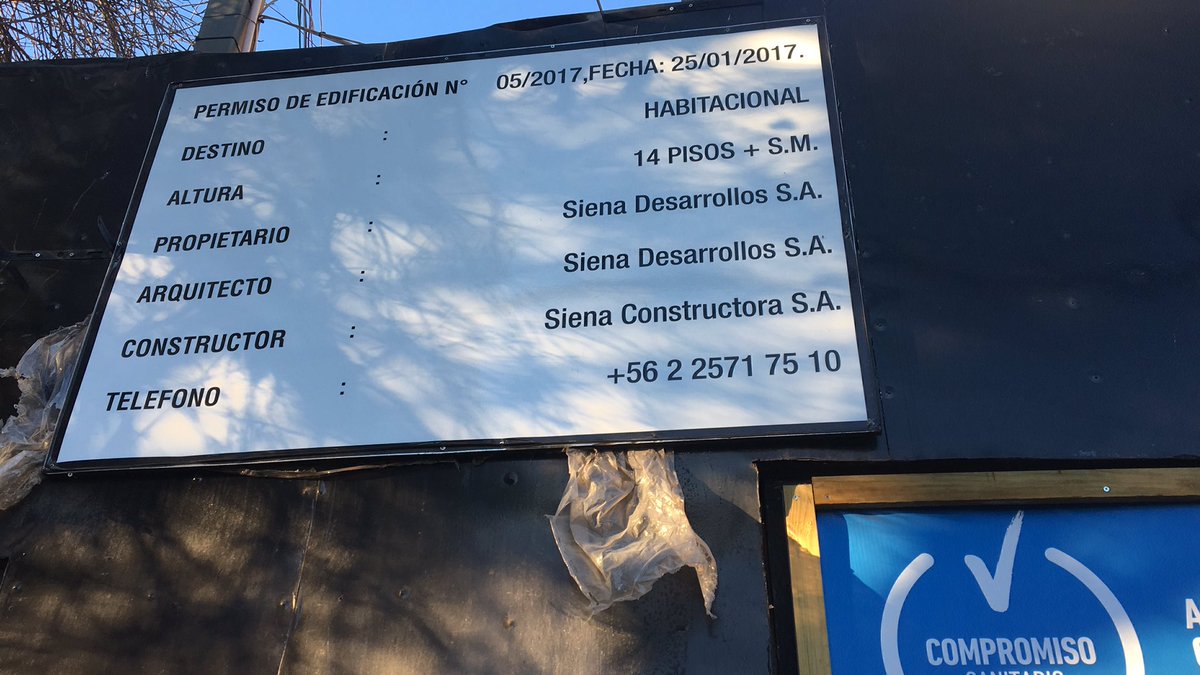 NamWahPai_Nat's tweet photo. Desde antes de la cuarentena que constructora Siena tiene cerrada la vereda y aunque retomaron las obras hace una semana, no se ven esfuerzos por arreglarla; los vecinos y la gente mayor tiene que cruzar o pasar por la calle. Esto es en blanco Viel 1400, san miguel #plisRT https://t.co/oQ7GmeyRge