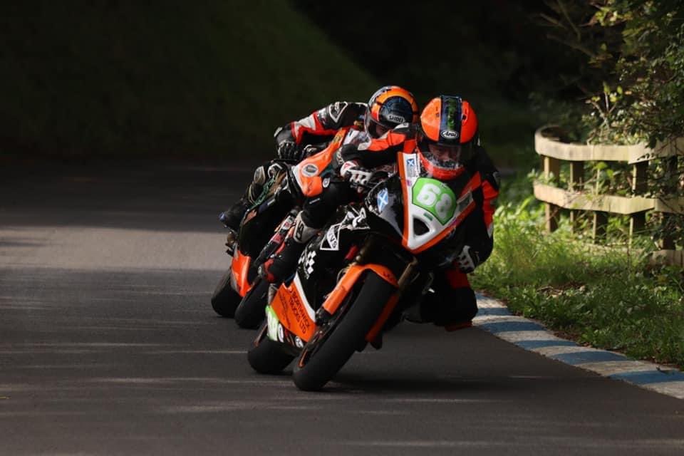 UkRoddy's tweet photo. Fantastic weekend at Oliver’s Mount Road races.
#collardracing,#jborthwicktrucks#keithward and Nick Martin all make it possible photo by Dave McEwan 🏴󠁧󠁢󠁳󠁣󠁴󠁿🚀🏁Super Twins Race https://t.co/FT6hOi6MGX