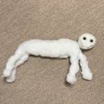 途中まで作った羊毛フェルトの猫が…じわじわ怖い…!