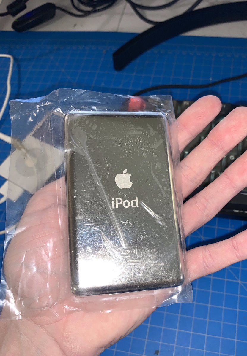 eliteobsolete's tweet photo. Brand new Red 5.5 128GB SDXC iFlash Solo with 2000mah battery installed in a thin model backplate #ipod #ipodvideo #ipodclassic #apple https://t.co/TchUDcbfE4