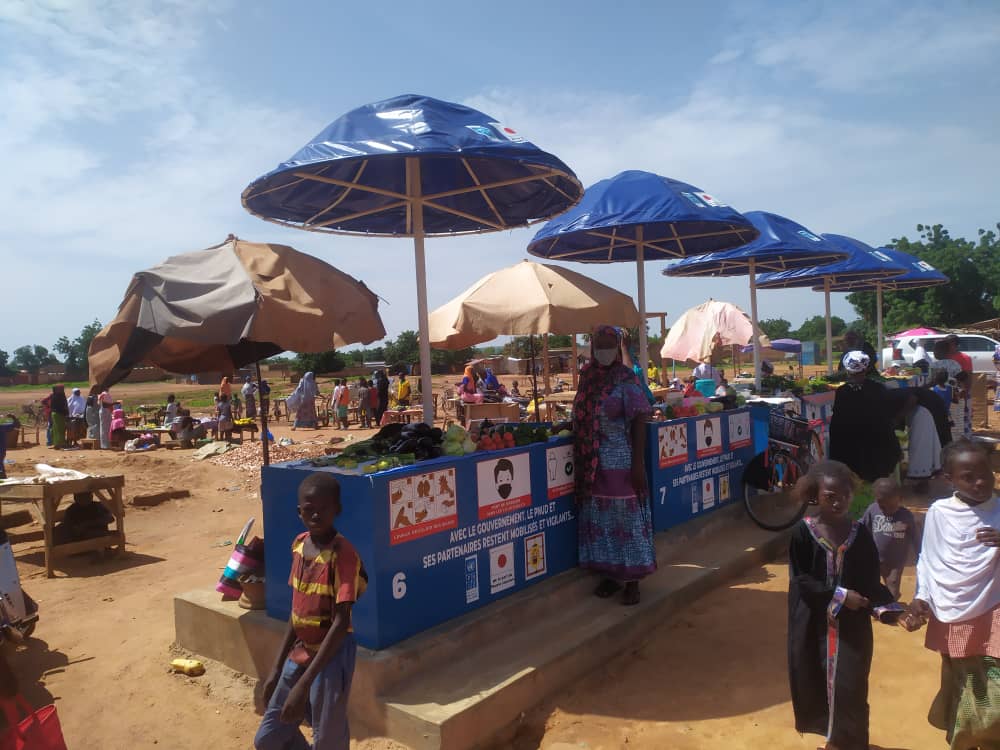 PNUD_BFA's tweet photo. #StopCovid: Ces étales qui donnent un visage neuf a nos #yaars(marchés) nous les avons vu ailleurs,nous en avons rêvé🌝et bien, c'est réalité 🤩🤩dans #communedeKaya grâce a @PNUD_BFA et financement @Japon. @ciowela @UNDPAfrica @oualy_aboubacar @pnudfr @istschan @ahunnaeziakonwa https://t.co/Ri6ZVdVZmr