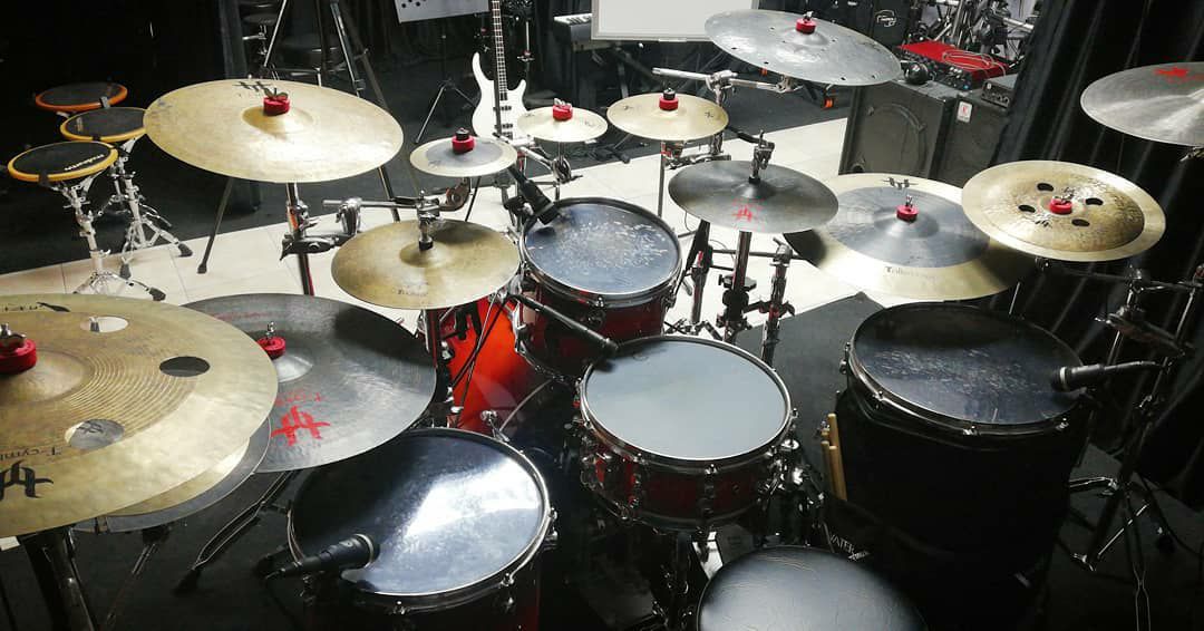 Drum Machine!

📷 @mcdrums_ec
#mcdrums #drumstudio #machala #ecuador #recordingstudio #studio #rec #drums #drumming #machine #drummachine #mapexdrums #tcymbals #cympad #vater #playing #vaterdrumsticks #vaterpercussion #aquariandrumheads