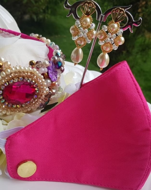 keylareynadesig's tweet photo. #Cintillo elaborado en cristales Rosados, #Mascarilla rosada con broches en metal, más #aretes en oro laminado y perlas.
⁣pidelos vía WhatsApp: 849-354-7373

#keylareynadesign #mask #masks #facemask #aretesapropiados #trendy #jewerly #girly #hechoenrd #chic #fashionstyle https://t.co/8abSFC9TP2