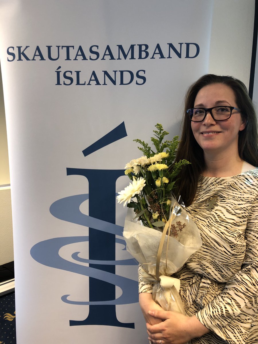 Heiðursverðlaun ÍSS, gullmerki voru veitt Guðbjörtu Erlendsdóttur, fráfarandi formanni ÍSS, á Skautaþingi í gær. #skatingicelan #skautaþing iceskate.is/2020/09/14/hei…