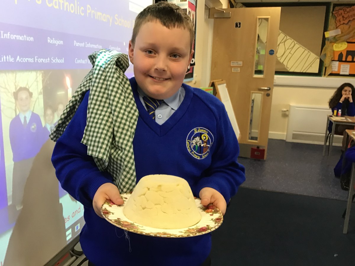 SJPSRed's tweet photo. Year 6 are enjoying finding out about World War Two through exploring the artefacts loaned to us from the Imperial War Museum North #history #IWMN https://t.co/Efd9Ud8acr