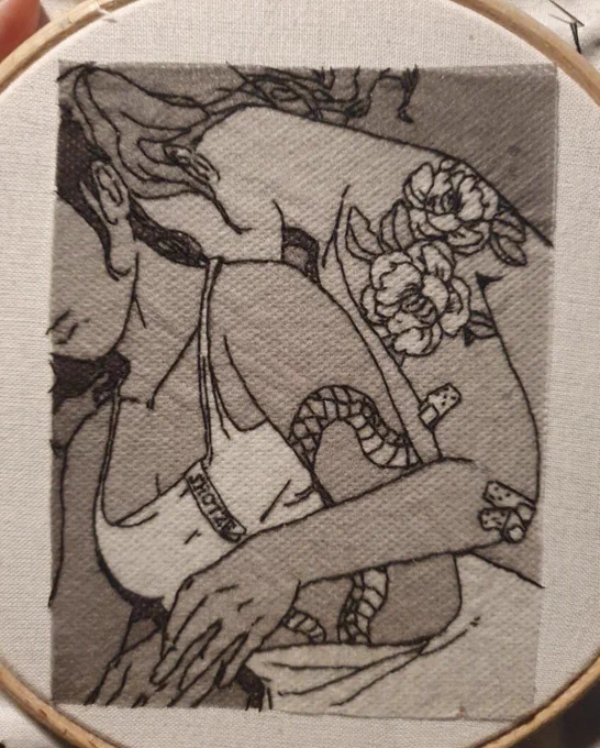 I wanted to share this embroidery version violets.embroidery (IG) did of my artwork, GARDEN. 

Here's their original post for it: https://t.co/lxXuFqmpDg 