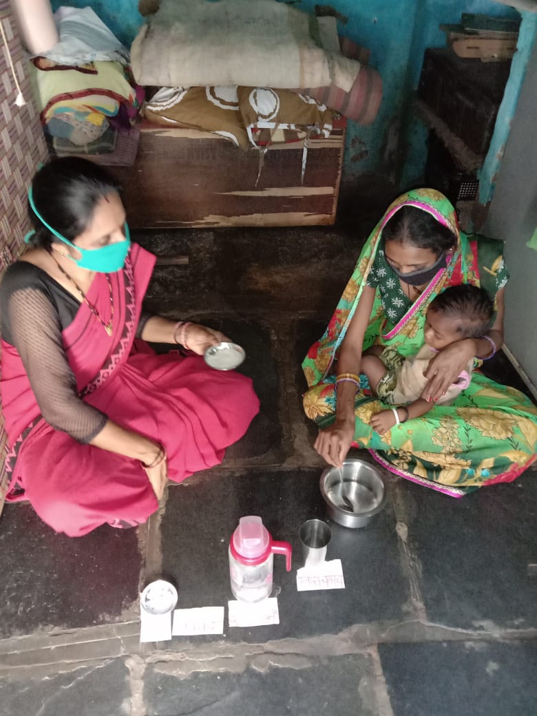 RaipurWcd's tweet photo. #POSHANMaah2020 
#PoshanAbhiyaan 
#Local4Poshan

पोषण माह में ors बनाने की विधि एवं जागरूकता विभिन्न माध्यमो से कार्यकर्ता द्वारा सराहनीय प्रयास

@wcdposhancg @POSHAN_Official 
@MinistryWCD @WCDCgGov @bhaarukannaa @SPreraks @smritiirani https://t.co/vHPAeiNiiE