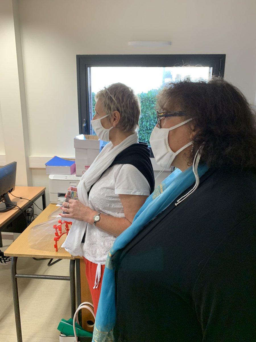 guillaumegarot's tweet image. Ce matin, remise des chéquiers-collégiens de @lamayenne au Collège Alain-Gerbault à #Laval.  
L’équivalent de 53€ pour permettre aux élèves de 3ème d’acheter livres, entrées ciné, musées, licences sportives...
Bien grandir et s’épanouir. 
Avec @FabGermerie et @cgrandiere53