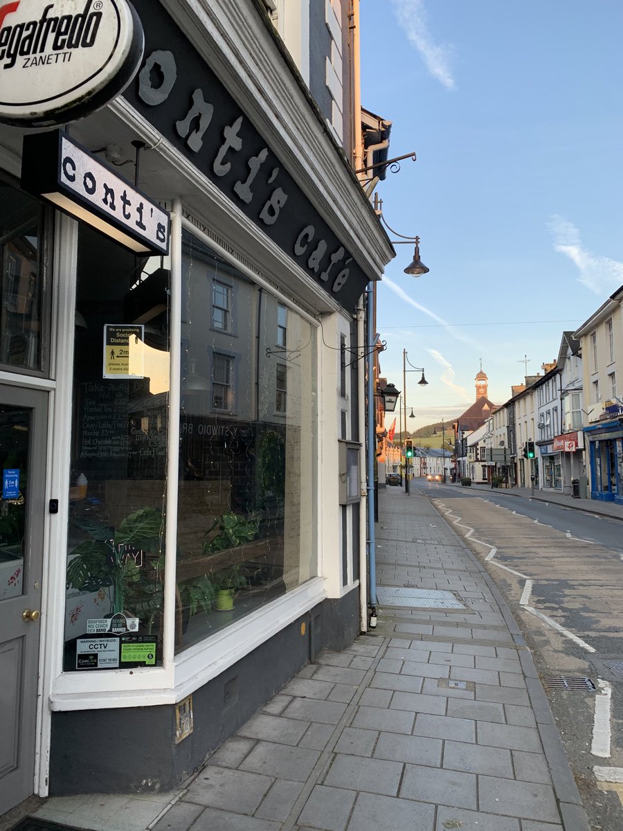 owen_garry's tweet image. Diolch i bobol #llambed am y croeso bore ma wrth drafod y pandemig.

#postcyntaf ⁦📻 ⁦@BBCRadioCymru⁩  Mas ar yr hewl .

Clywodd ⁦@marigrug⁩ ymateb sawl busnes ar y stryd fawr a daeth Malorie Saad ⁦@TownHallCD⁩ draw atai am 8 i son am ei gobeithion ac ofnau.