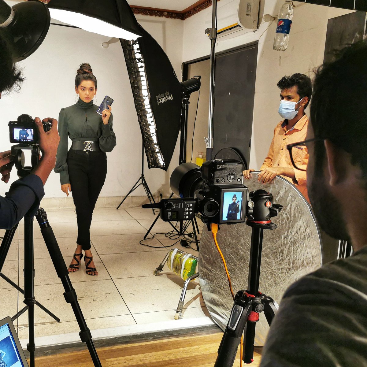 pritoreza's tweet photo. Photo shoot is going on 

#commercialphotography https://t.co/aXFbHOiDQO