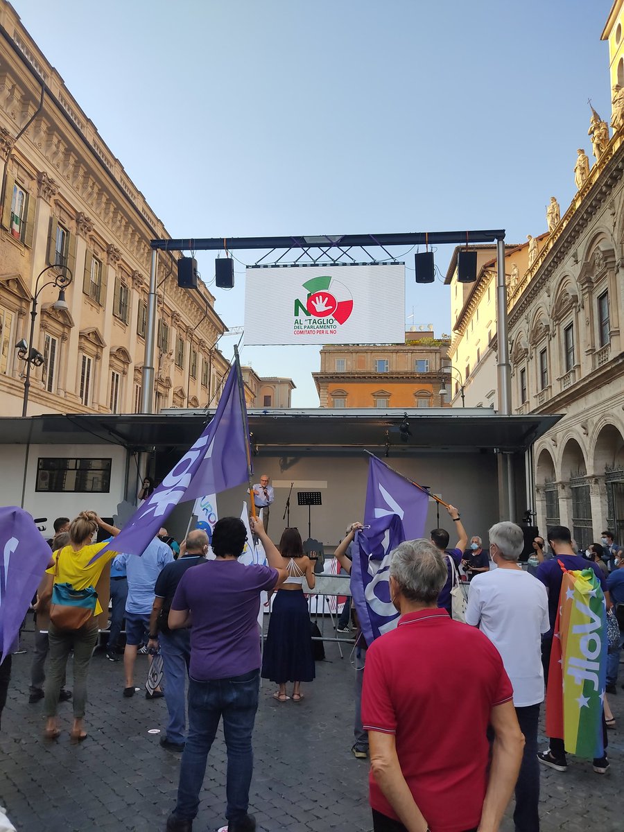 NoTaglio's tweet photo. Una foto dalla manifestazione di ieri "Così no" che si è svolta a piazza Santi Apostoli a #Roma. Per il nostro comitato è intervenuto il presidente Massimo Villone #IoVotoNO https://t.co/LkcwRxaWG9