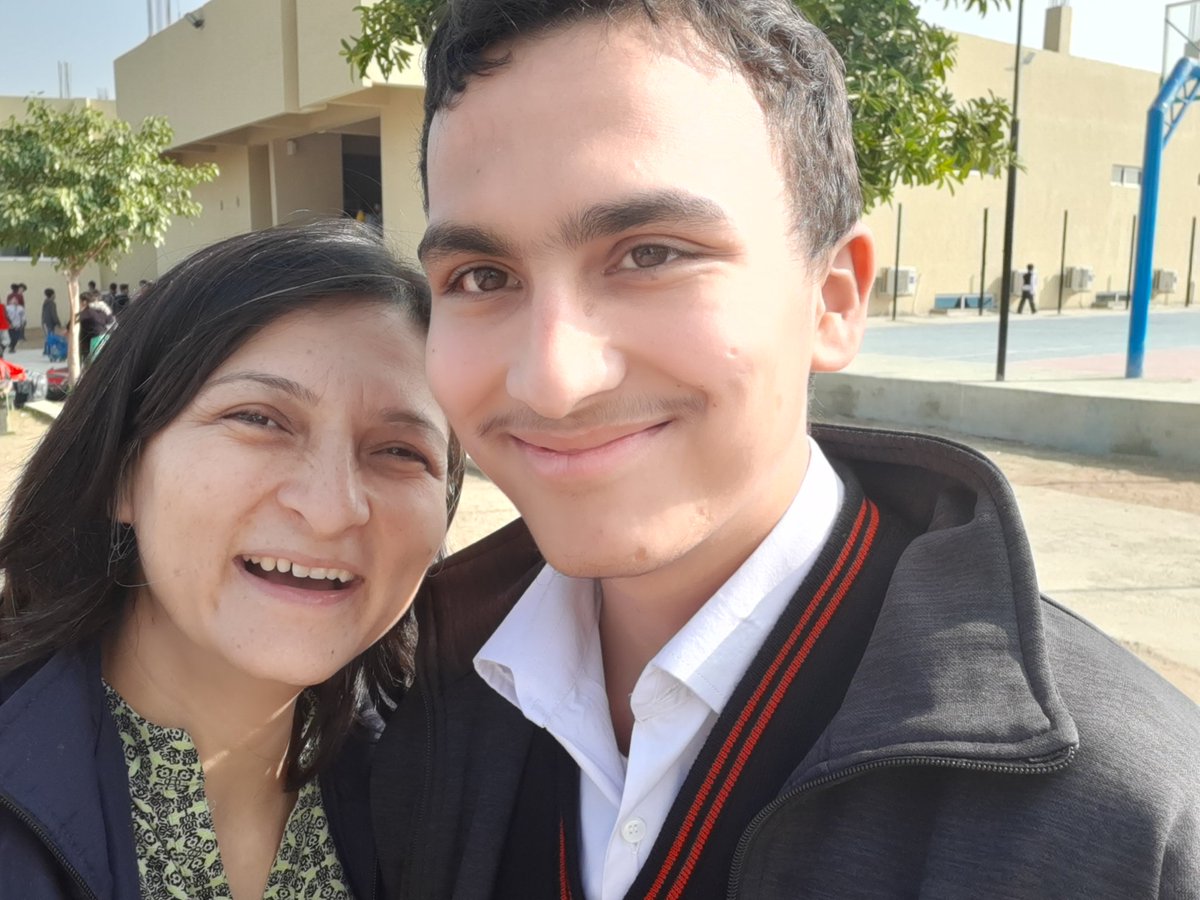 nishatriaz's tweet photo. SAZ celebrating going back to school tomorrow 🌞
Uniform✅
School bags ✅
Masks ✅
Sanitisers ✅
Positivity ✅
Greeting cards for friends & teachers ✅
Excitement ✅✅✅✅✅✅
All the best teachers & students!
#goingbacktoschool
#goodluck🇵🇰
#physicallydistanced
#sociallyconnected https://t.co/t1D6pBmlGt