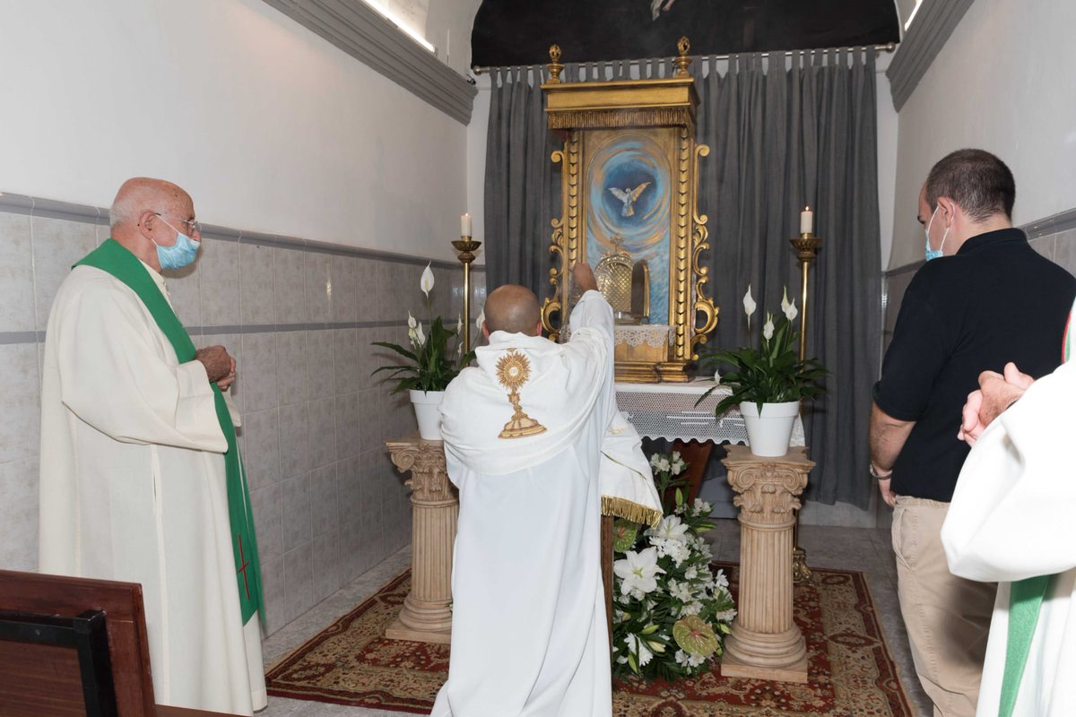 nsmonteolivete's tweet photo. El domingo día 13 de septiembre la #Parroquia @nsmonteolivete inauguraba la nueva #CapillaDelSantisimo para favorecer la adoración eucarística, poner en el centro a Aquél que es nuestra meta y fuente. https://t.co/vPk8LjdIuR