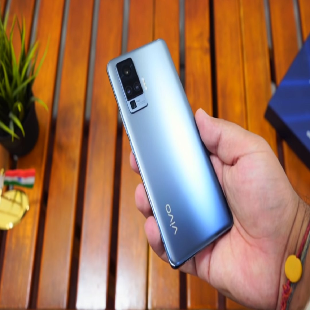 GadgetsInsanity's tweet photo. Vivo X50 Pro Plus (Approx   $650 To   $790 ) 
released in 2020 July 
8GB RAM and 128GB ROM 
6.56 inches Display,
32MP Front Camera,
Octa-core CPU,
 4350 mAh Battery.
#vivox50pro #vivo #oppo #samsung #iphone #xiaomi #realme #pro #ASUS #mobile #tech #gadgets  #apple #Smartphone https://t.co/hDlN1ckM7R