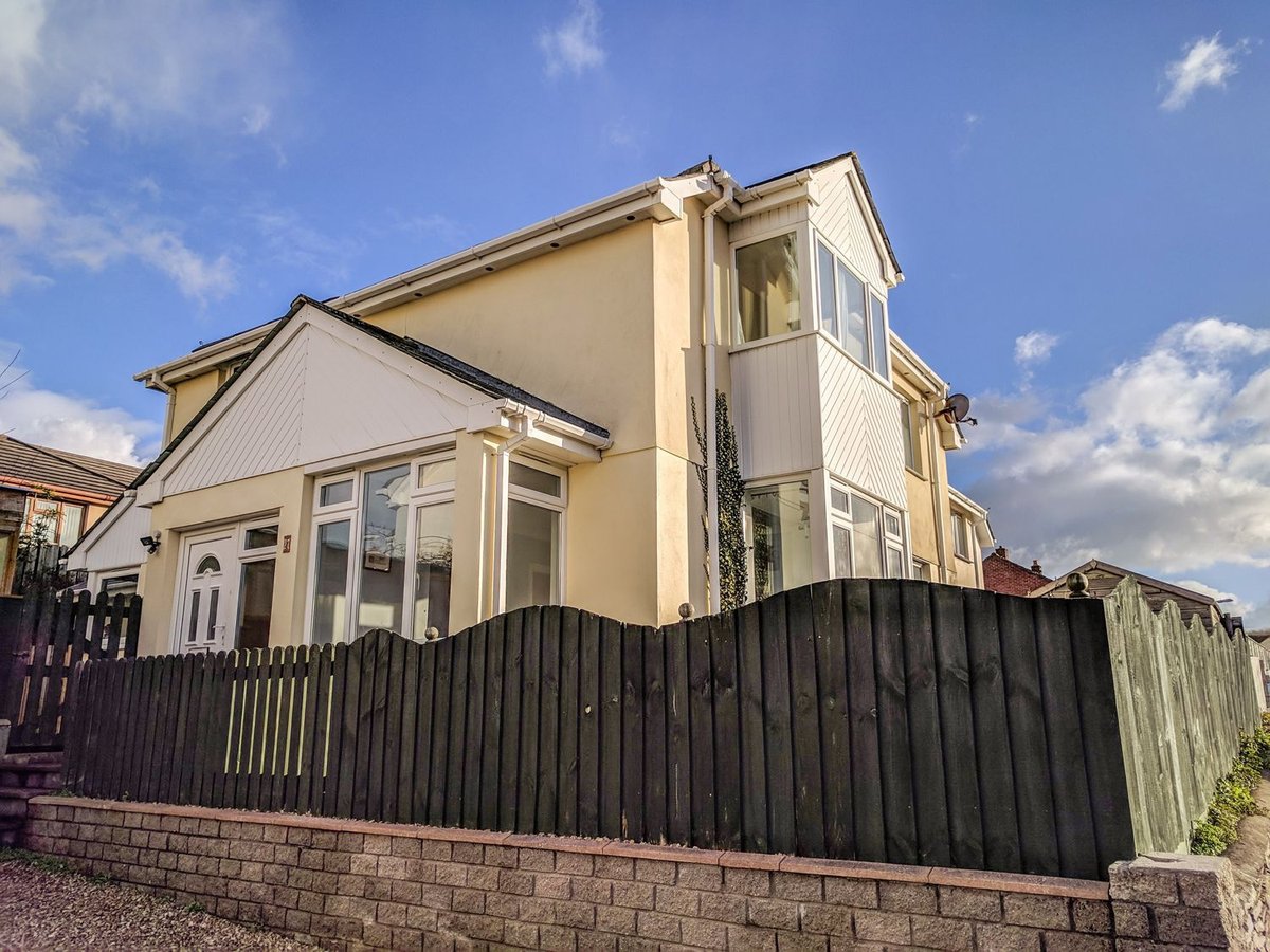 Cottage_Getaway's tweet photo. Last Minute Cottage To Rent In Bude Cornwall.
FRI 2ND OCT TO FRI 9TH OCT (7 NIGHTS) £491.00
A 4* rated, pet free detached house in the Cornish town of Bude, sleeping six people in three bedrooms. 
https://t.co/Q4sKSrS2Gr https://t.co/c5j7P0Biwn
