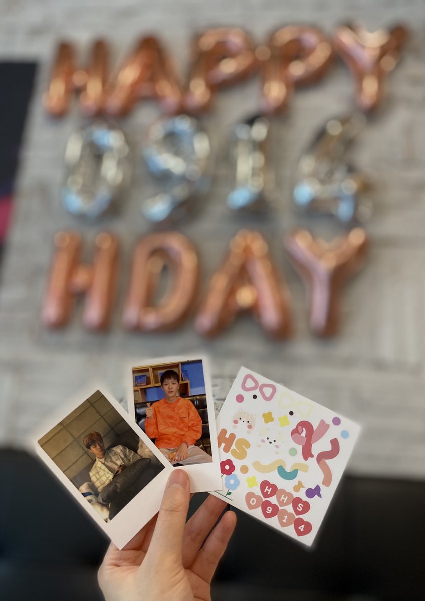 lucy_alwaysblue's tweet photo. 현상이 생일카페 주최자분들 덕분에 한층 더 즐겁고 행복한 현상데이 보낼 수 있었어요🥰 생일 특전 너무 예뻐요.....🤤
#현상이와_PAN이_만난건_영화같아 
#HAPPY_HYUNSANG_DAY 
#현상이는_귀여운_고양이애옹 
현상아 생일축하해🥳 음��� 오래해주라 https://t.co/QGRdiVNEf1