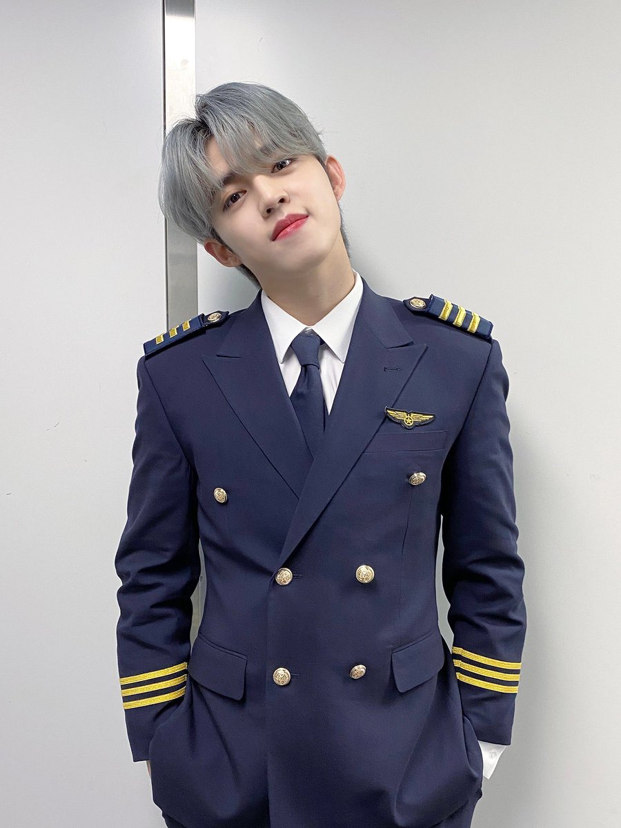 SVT_Membership's tweet photo. [SEVENTEEN] HAVE A NICE FLIGHT!

#에스쿱스 #정한 #조슈아 #SEVENTEEN #세븐틴 https://t.co/hxNIbdJVUV