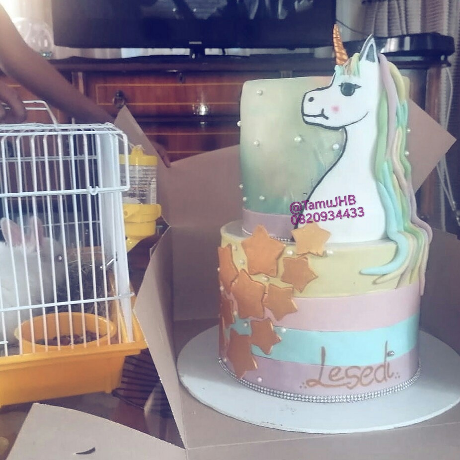 TamuJHB's tweet photo. A different style of unicorn cake.
Pastels, stars and a bunny.
#UnicornCake #Stars #Pastels #Tiers #Rabbit

#CustomCakes #BirthdayCakes #NoveltyCakes #FunCakes #Celebrations #Occasions #JHBBaker #CakesofJHB #Baker #Johannesburg https://t.co/yA6BJbyM6D