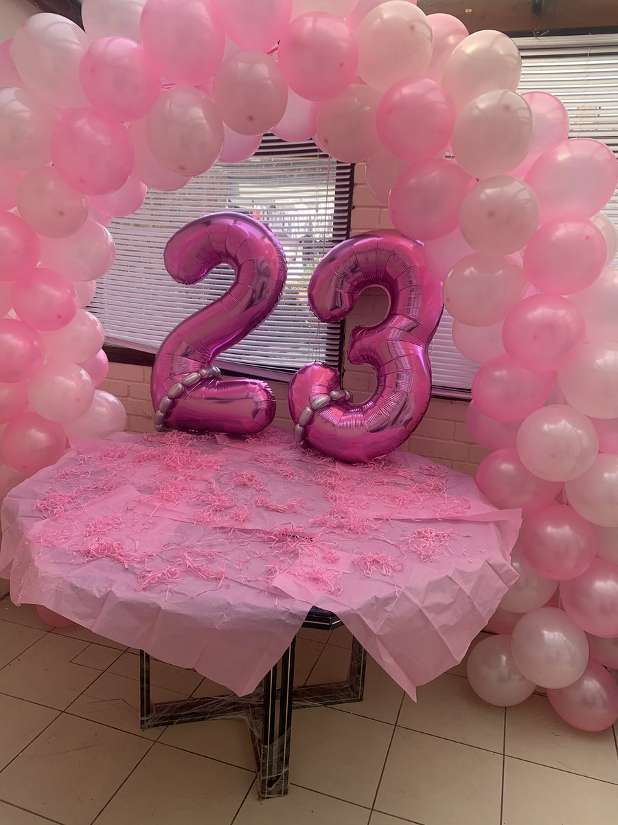 <a href="/CJCosmetics_/">Chanille Johnson Cosmetics</a> Black owned business that specialises in bespoke balloons, along with planning and organising events. 💕 💫