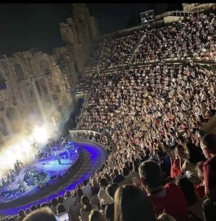 STAN_Official's tweet image. Ζούμε την εποχή του απόλυτου παραλογισμού , όλα τα γνωστά μεγάλα μπουζούκια, κλαμπ, μπαρ, σινεμά &amp;amp; γήπεδα της χώρας είναι μήνες ολόκληρους κλειστά με ολόκληρες οικογένειες στα όρια της φτώχειας και ξαφνικά βλέπεις αυτό . Δεν έχει νόημα !