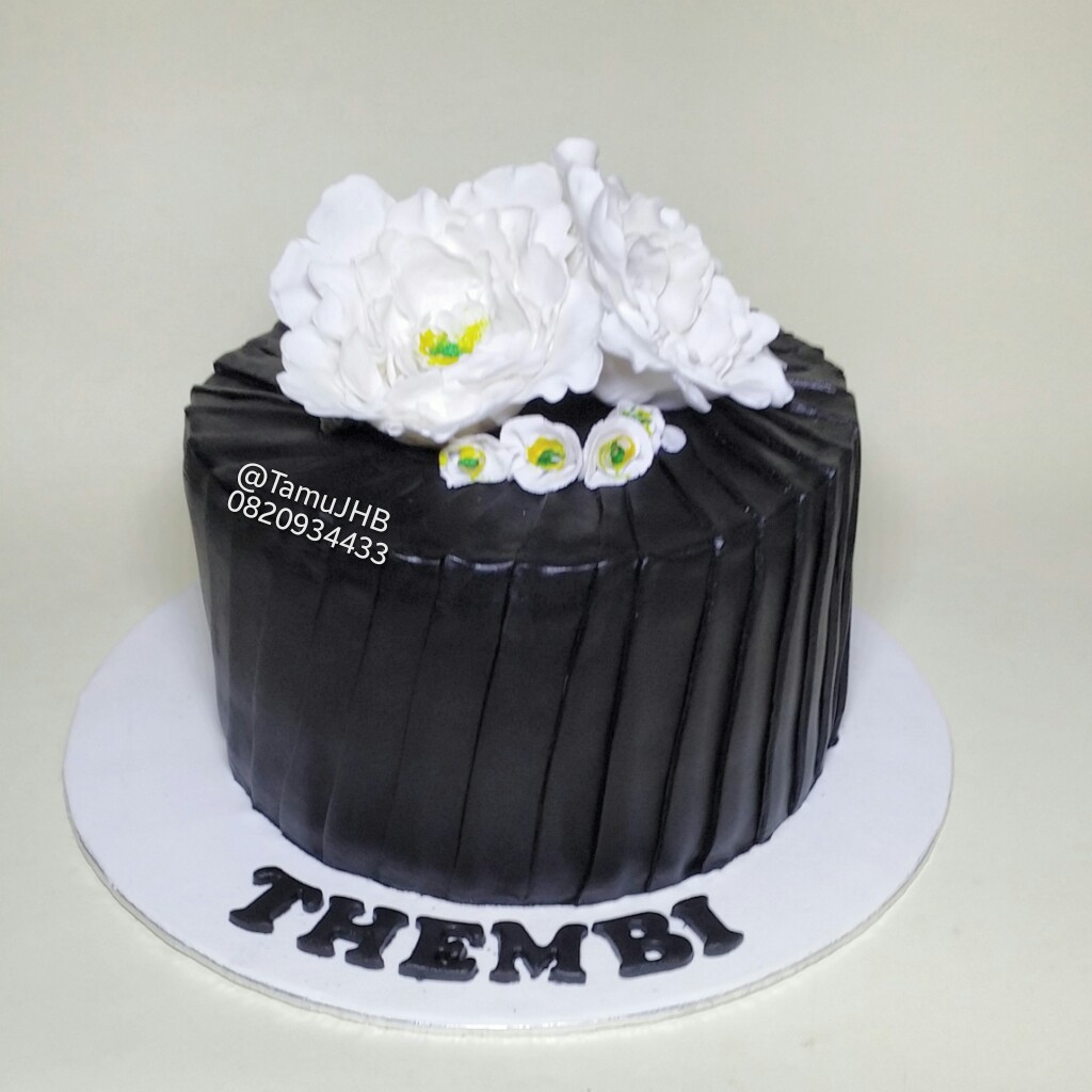 TamuJHB's tweet photo. Black is the new black, baby.
#Black #Peonies

#TamuJHB #CustomCakery
#JHBBaker #CakesofJHB #Baker #SugarFlowers #CustomCakes #BirthdayCakes #NoveltyCakes #FunCakes #Celebrations #Occasions #CakesForAdults https://t.co/8NdKbBdGfY