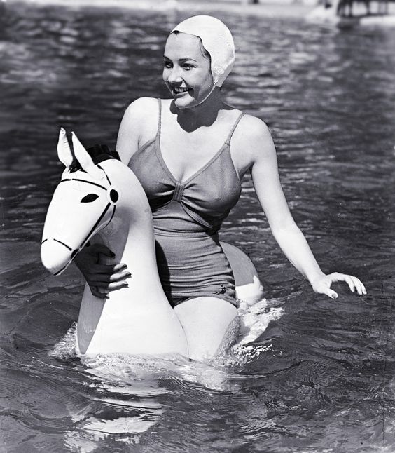 carollovekin's tweet photo. In which...
Second swim booked for noon. My muscles have just about recovered! Hope I'm not the only one again. Just in case, I shall take a friend...
#MerCrone #writersdootherthings #swimmingpool https://t.co/xhjKm5gJIC