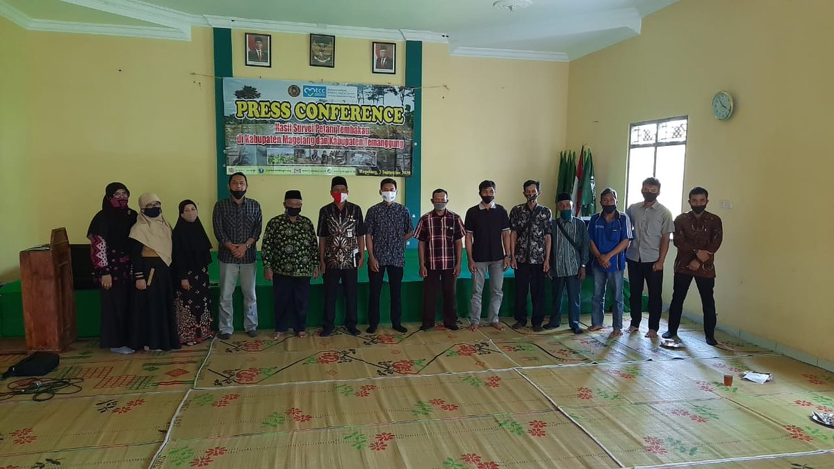 mtcc_ummgl's tweet photo. Kegiatan Press Confrenece Hasil Survei Penelitian Petani Tembakau di Kabupaten Magelang dan Kabupaten Temanggung.

Kegiatan dilaksanakan di Balai Desa Candisari pada tanggal 3 September 2020. 
Hasil tanaman tembakau dijual dengan harga rendah dan petani mengeluhkan hal tersebut https://t.co/qUEXyk8Smh