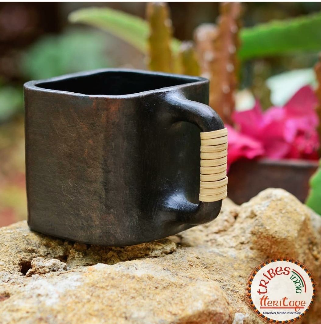 tribesindia's tweet photo. We bring to you the finest tableware.
Longpi pottery from the state of Manipur exclusively handcrafted by Tangkhul Naga tribes.
Buy this unique style of pottery only at https://t.co/9LnJZT2iUt
#VocalForLocal #Manipur #longpi #pottery #TribalsofIndia #tribalart #handicrafts https://t.co/U5FkXyBAWh