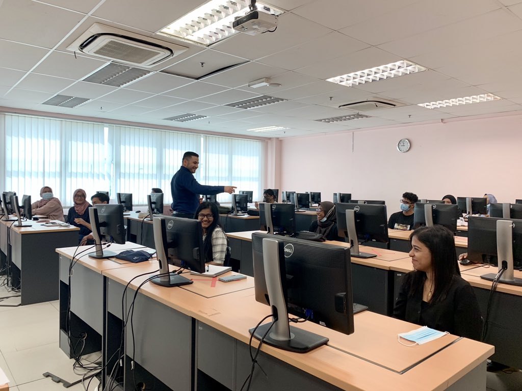 AlkawazMohammed's tweet photo. The excitement to start new semester today. Instill high motivation to achieve better result this semester. Enjoy your learning experience and aim for the best๐๐ป๐
#MSUMalaysia
#MSU_FISE
#September2020
@MohdShukriYajid https://t.co/H1BPrVezHr