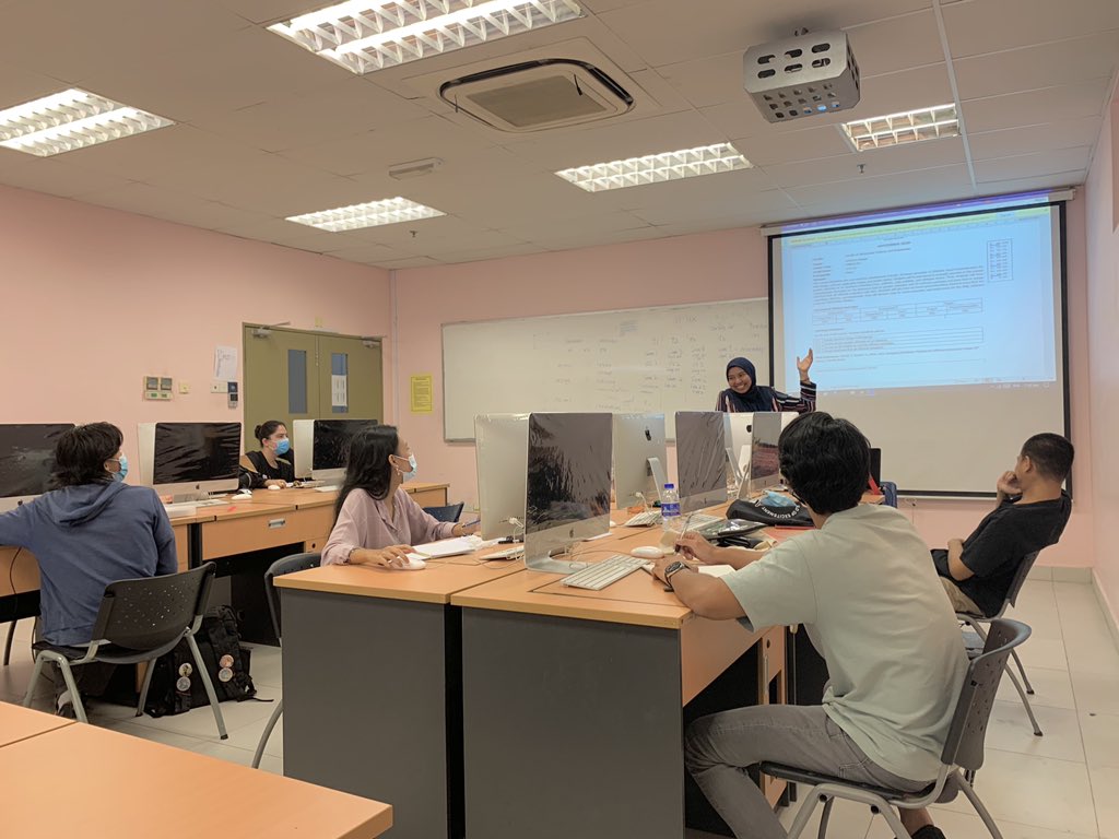 AlkawazMohammed's tweet photo. The excitement to start new semester today. Instill high motivation to achieve better result this semester. Enjoy your learning experience and aim for the best๐๐ป๐
#MSUMalaysia
#MSU_FISE
#September2020
@MohdShukriYajid https://t.co/H1BPrVezHr