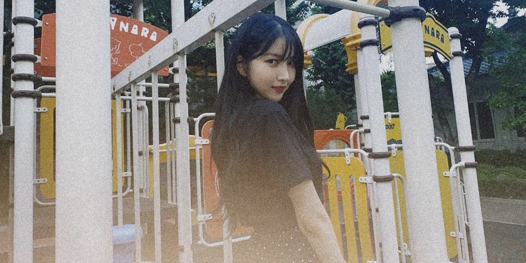 gfriendfic's tweet photo. — WonHa AU —
[ ⒽⒺⒶⓇⓉⒷⒺⒶⓉ ]

Sojung, a daughter of a wealthy family, is in desperate need to find someone who is willing to act as her girlfriend. Being someone who barely talks to strangers, only one girl crossed her mind, Jung Eunha. https://t.co/YwFIEay8dd