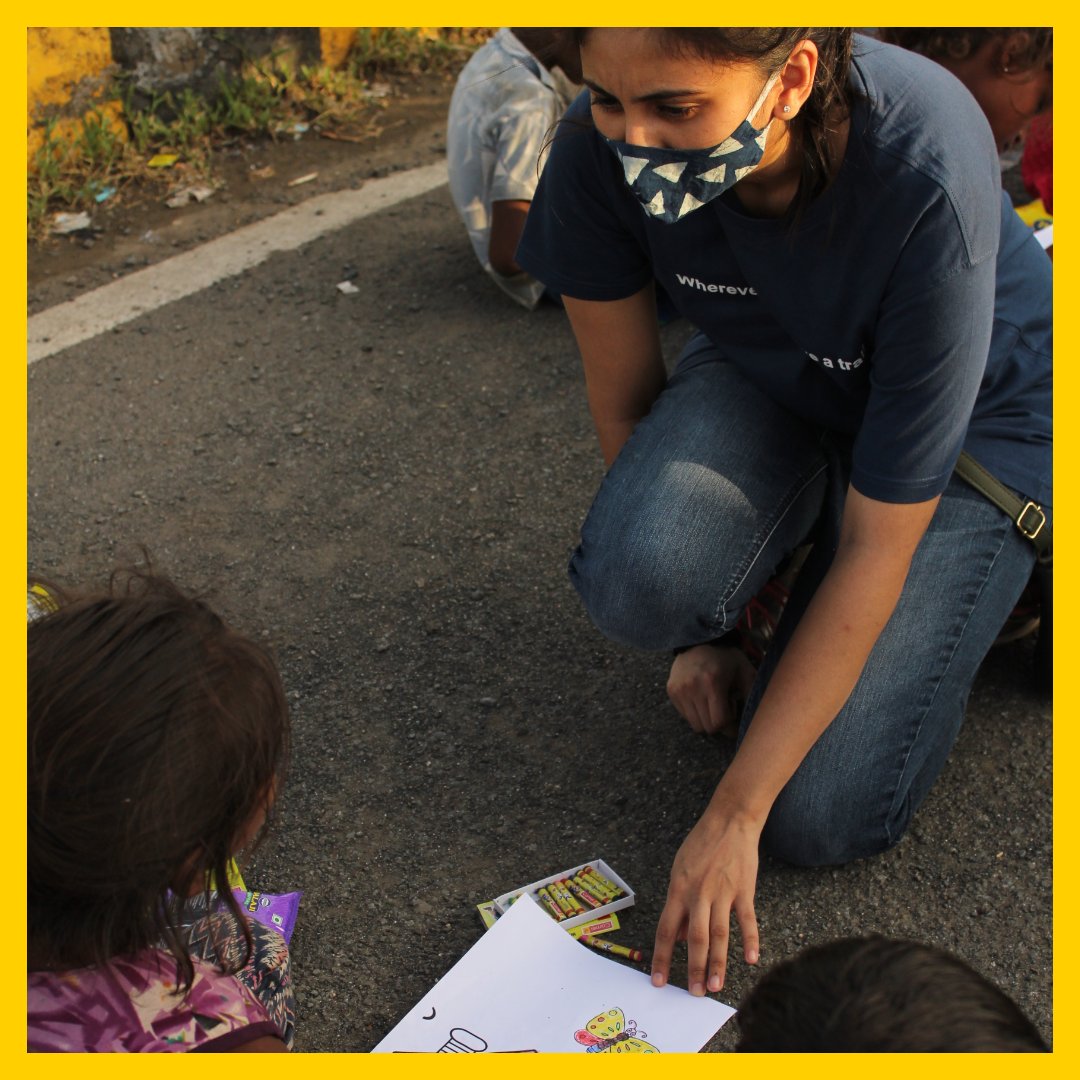 wehelphelpers's tweet image. At #WeHelpHelpers we believe a person’s life is shaped in his childhood. We spent the day crafting and painting with children to inspire imagination. They munched through their favourite snacks while we talked about life. For a memorable goodbye, we offered them some toys.