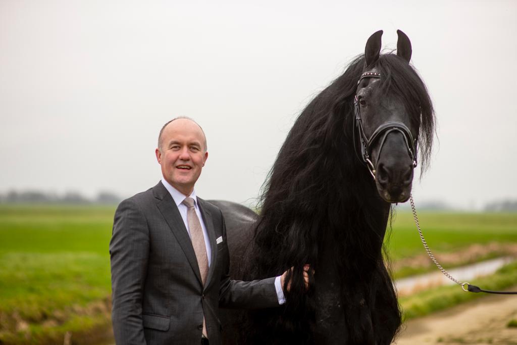 AJFriesland's tweet image. &quot;Us fryske lân&quot; vanavond als decor voor onze Algemene Ledenvergadering (ALV) @AJF volop in de voorbereiding Drive In ALV, aanmelden kan nog! Mmv @cdkfryslan  #ditmagjenietmissen #trekkers #outofdebox #CORONAproof #jongeboeren #letsdoit forms.gle/SQwyiML1WUiw3u…