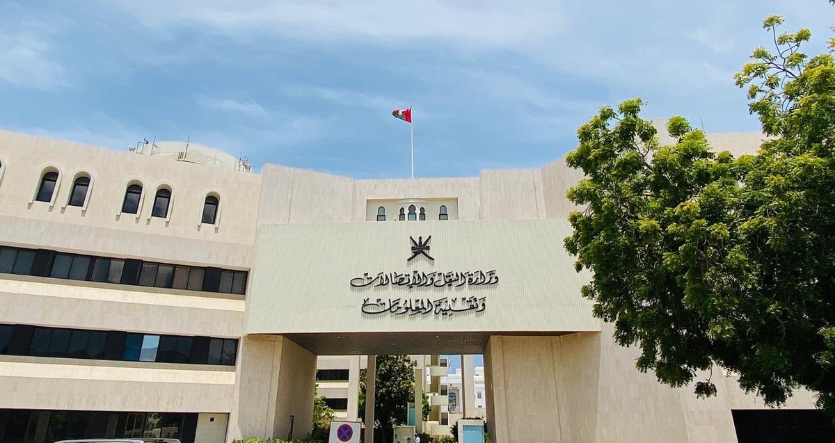 AlwatanOm1971's tweet photo. التقى معالي المهندس سعيد بن حمود المعولي وزير النقل والاتصالات وتقنية المعلومات بمجموعة من الناقلين العمانيين وذلك للاستماع إلى مطالبهم ومقترحاتهم حول تطوير بيئة الأعمال في قطاع النقل. https://t.co/cT2bUyq1Sf