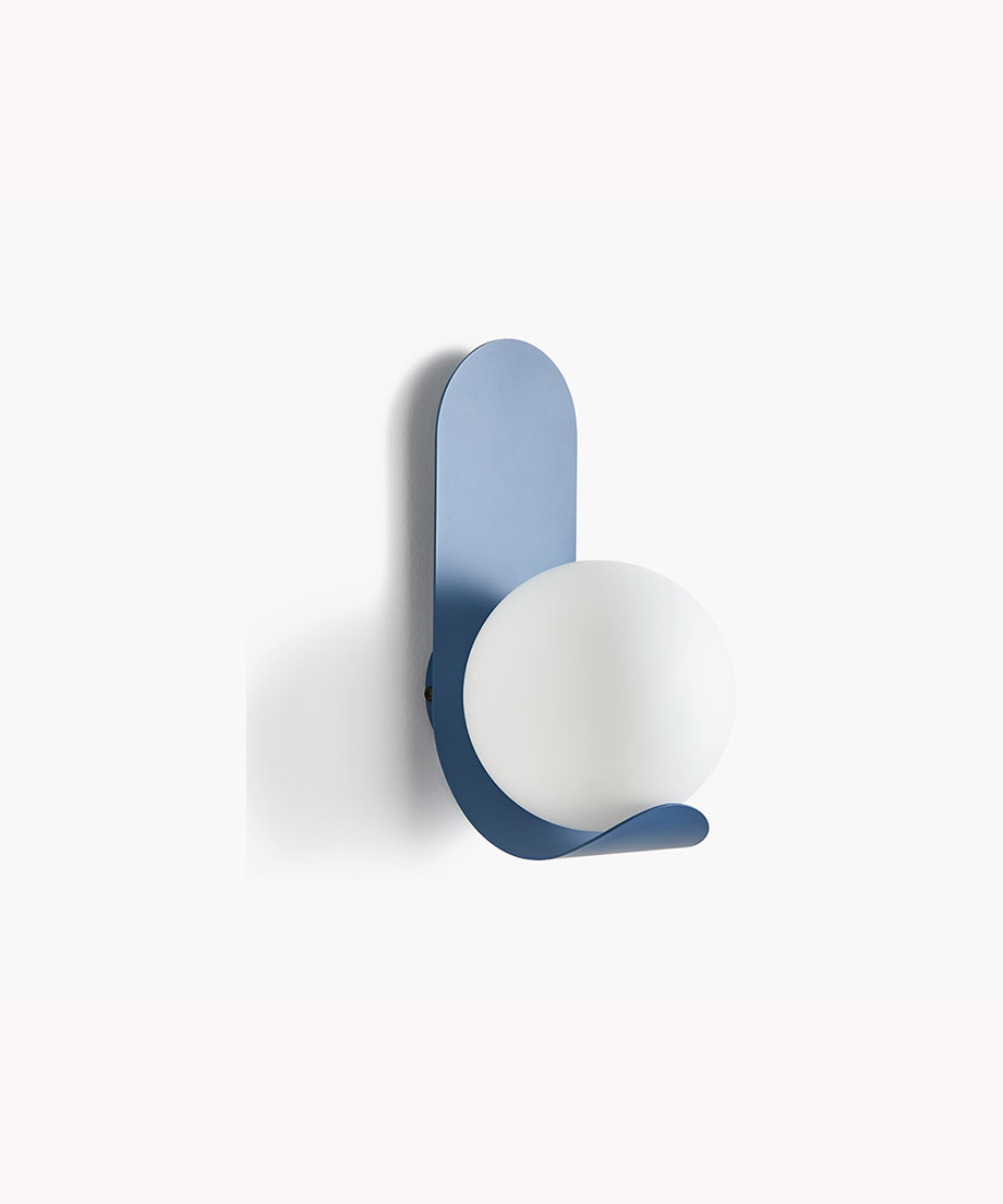 Interior_es's tweet photo. Zesta es un nuevo #aplique de pared y #plafón de techo del estudio valenciano #ArandaAloyEnblanc para la firma de #iluminación @massmilight, que basa su diseño en el deporte de origen vasco conocido como cesta punta.
-> Fotografías: Ángel Segura
-> https://t.co/jXdPVPkBKB https://t.co/6bQcfJboqF