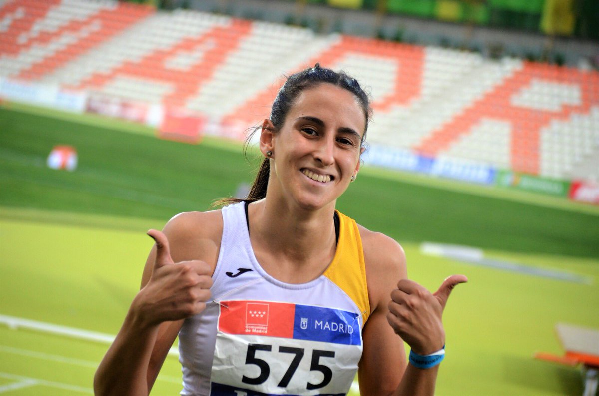 PamplonaAt's tweet photo. 😊 Tantas cosas... Que casi se nos pasa contar que... Miren Ederra firmó su Mejor Marca Personal con 4913 puntos en el heptatlón tras un fin de semana inmaculado! La de Olite finalizó 7ª con una meritoria plaza de finalista. 

💛💚 #SoñemosSinLímites #100CEAtletismo https://t.co/R8A1g8M1rH