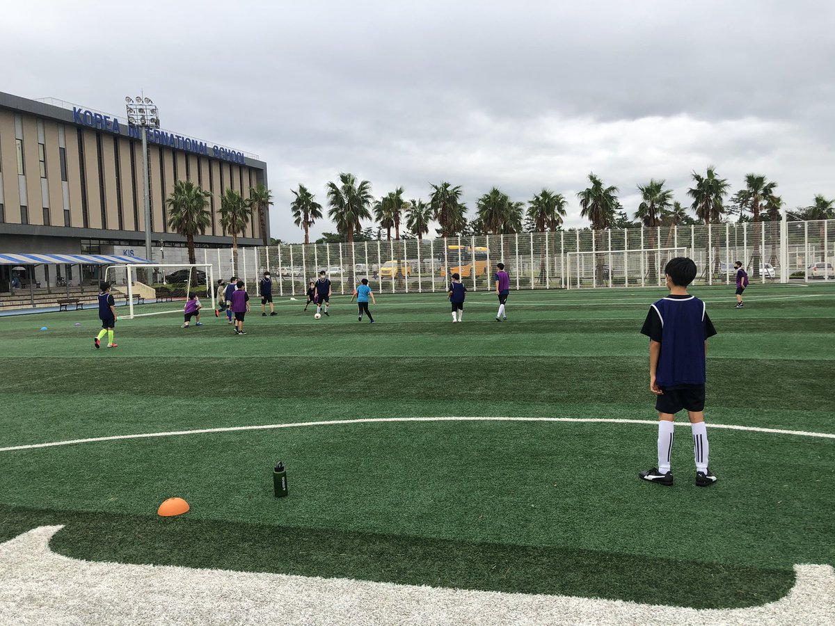 TimothyCushing's tweet photo. The MS #KISJ soccer season is up and running! Athlete enthusiasm has been unhindered by masks and two rainy practices in a row. @KISJ_Athletics https://t.co/c1Wz4eQkn1