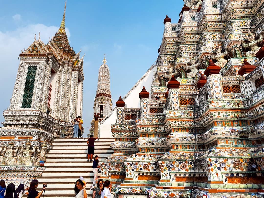 mrvoyage1's tweet photo. #bangkok #thaïlande🇹🇭 #2step #for3days #january2020 #temple #watarun #visiting #amazingarchitecture #instagood #instatravel #traveladdict #travelcouple #travelphotography #exploringtheworld #honeymoon #worldtour #oneye https://t.co/V2TRub1Ra7