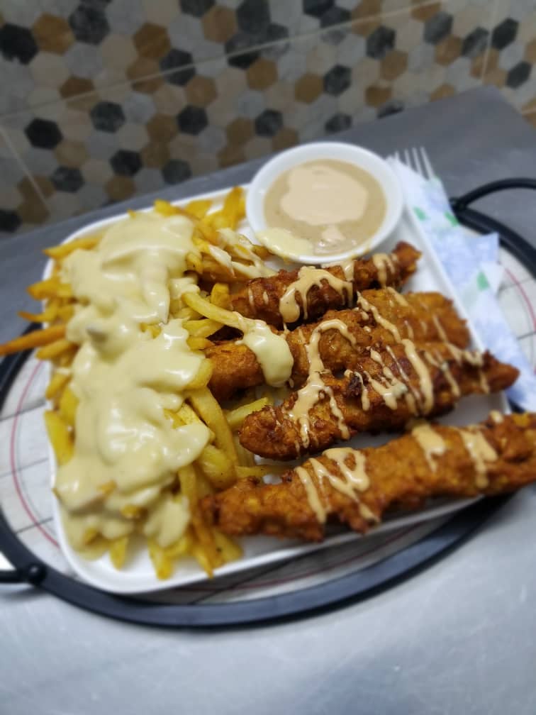 EasyEat227's tweet photo. Comme dirait @ibhkarim, Food is bae 🍟🍗😋

Agréable début de semaine la #TL 😉 https://t.co/90zcENJAUn