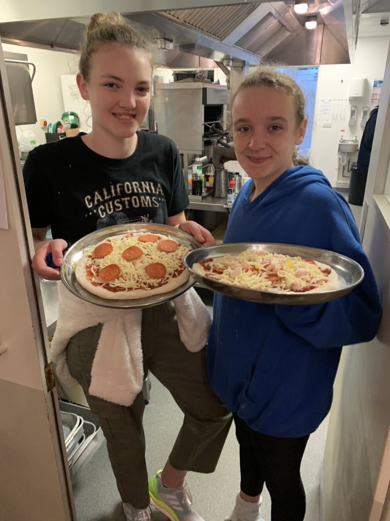 Saturday night celebrating Isla’s birthday with homemade pizzas 👩‍🍳