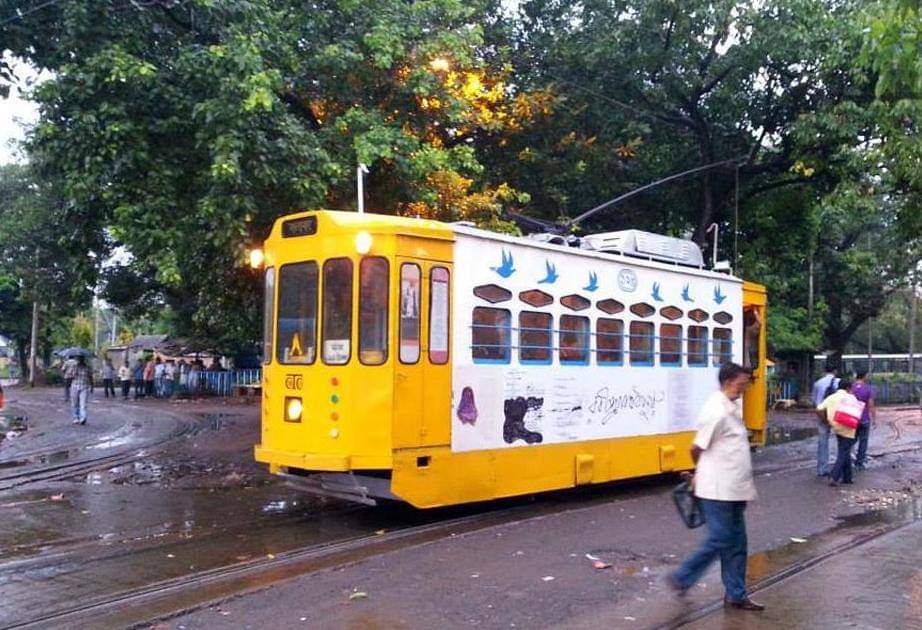 trammilano's tweet photo. Sapevate che a Calcutta ci sono #tram bidirezionali ispirati ai #carrelli #peterwitt? @_CTUA_ #tramworld #railway #tramecopower #tramheritage https://t.co/t55LqVb3I6