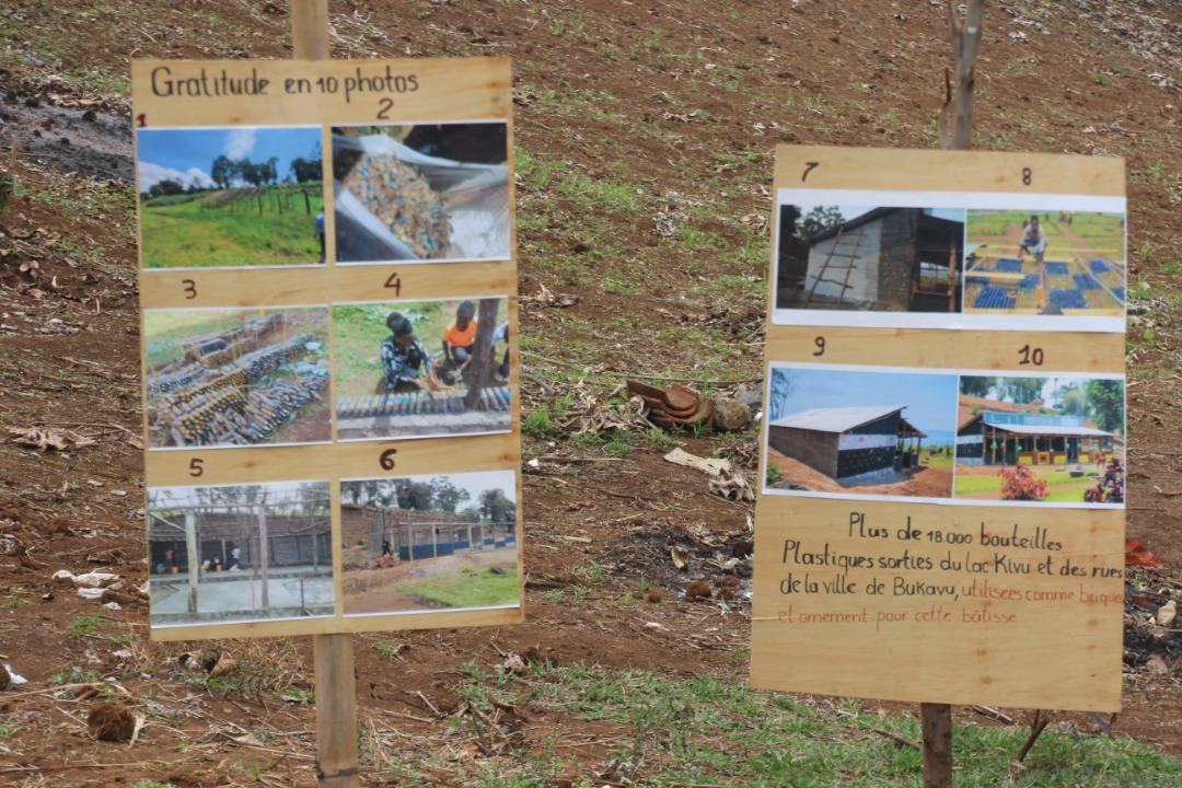 NicMenemene's tweet photo. La maisons aux 18 000 bouteilles plastiques construite au Sud-Kivu a été inaugurée devant quelques habitants de bonne foi.
C'était un succÚs.
#Plastycor est trÚs reconnaissant envers tous et toutes qui étaient présents et les autres qui ont suivi depuis Facebook... https://t.co/927c4q81Yy